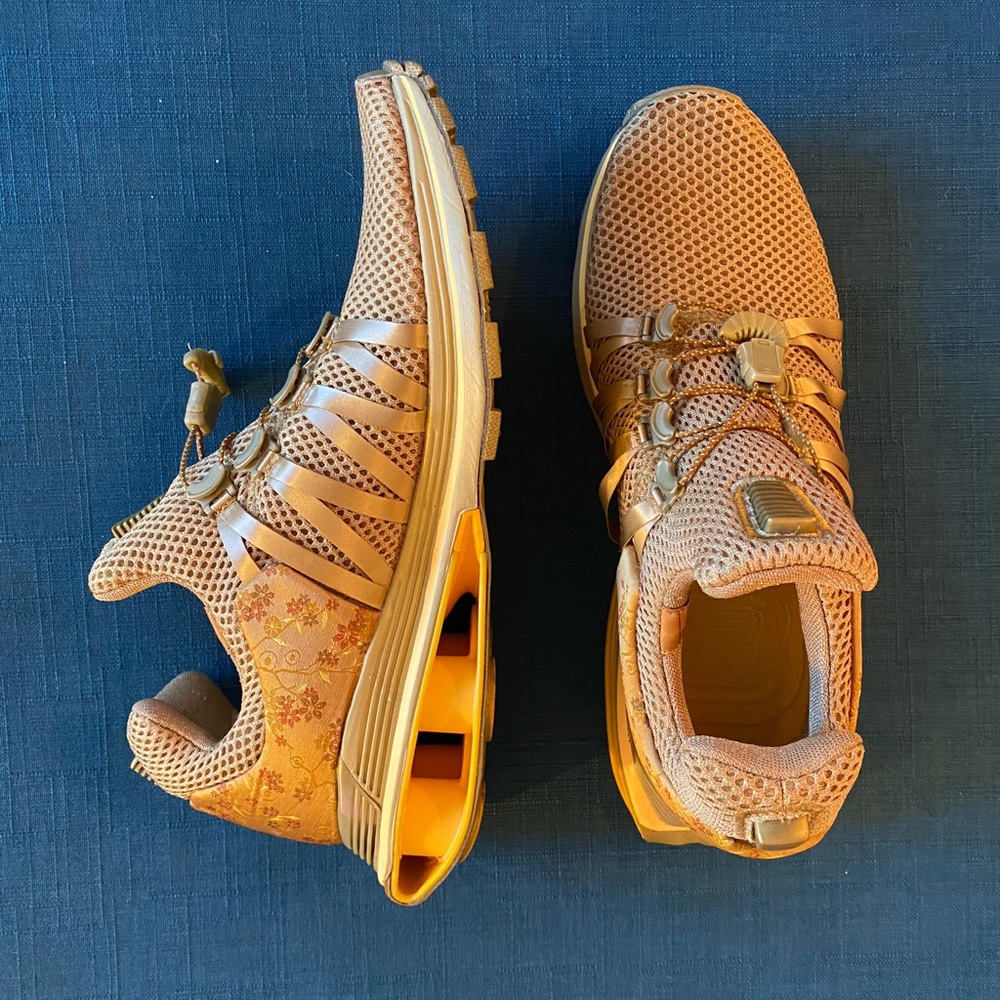 Nike Shox Gravity Metallic Gold Size 8.5